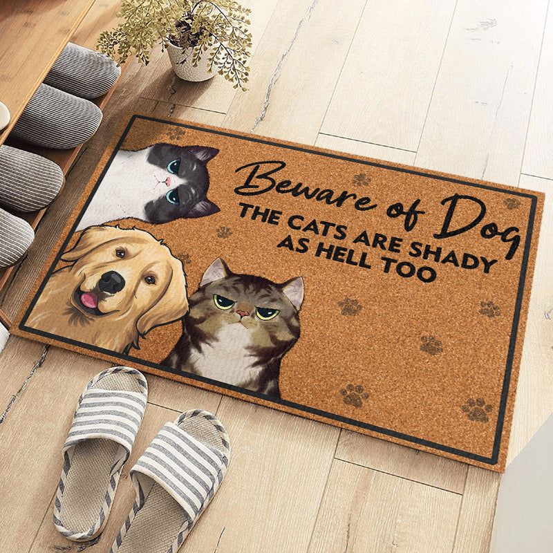 Attention aux chiens, les chats aussi sont louches ! Tapis décoratif personnalisé pour chiens et chats ! Cadeau pour propriétaires et amoureux des animaux.
