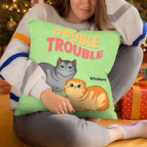 Coussin personnalisé pour chat « Trouble Maker » – Cadeau pour propriétaires et amoureux des animaux