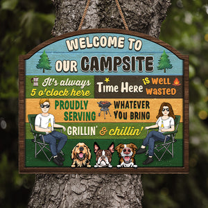 Grillades et détente avec nous - Panneau en bois personnalisé pour décoration d'intérieur - Cadeau de pendaison de crémaillère pour couple, amoureux du camping, amoureux des animaux, propriétaires d'animaux