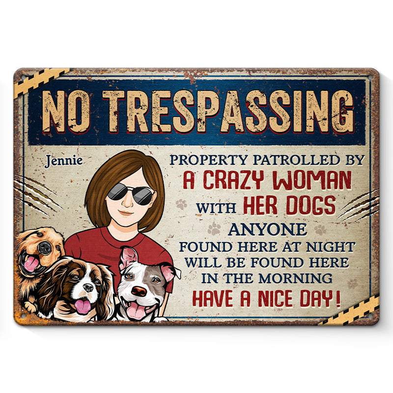 Propriété surveillée par une folle avec son chien - Plaque en métal personnalisée pour décoration d'intérieur - Cadeau de pendaison de crémaillère pour propriétaires et amoureux des animaux