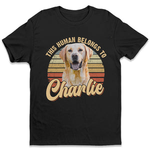 Photo personnalisée « Cet humain m'appartient » - T-shirt, sweat à capuche et sweat-shirt unisexe personnalisé pour chien et chat - Cadeau pour propriétaires et amoureux des animaux