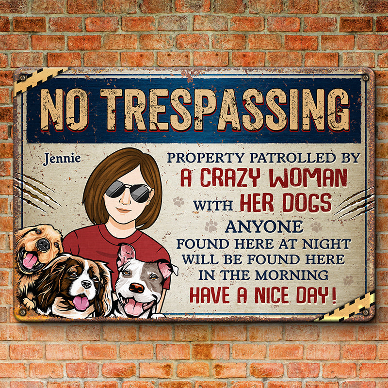 Propriété surveillée par une folle avec son chien - Plaque en métal personnalisée pour décoration d'intérieur - Cadeau de pendaison de crémaillère pour propriétaires et amoureux des animaux