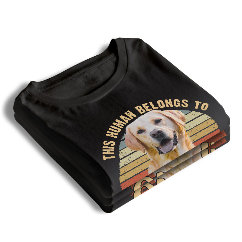 Photo personnalisée « Cet humain m'appartient » - T-shirt, sweat à capuche et sweat-shirt unisexe personnalisé pour chien et chat - Cadeau pour propriétaires et amoureux des animaux